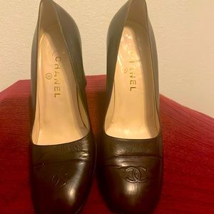 Chanel size 39. In good condition. Chocolate Brown with 4 inch heel.